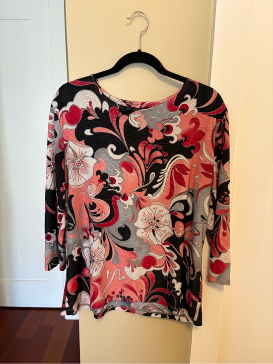 Tops - Women’s Floral Swirl Round-Neck Top in Coral and Black